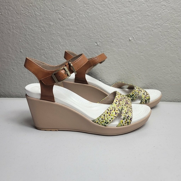 CROCS Leigh ll Ankle Strap Wedge Sandals Women's Size 9 - Picture 9 of 9